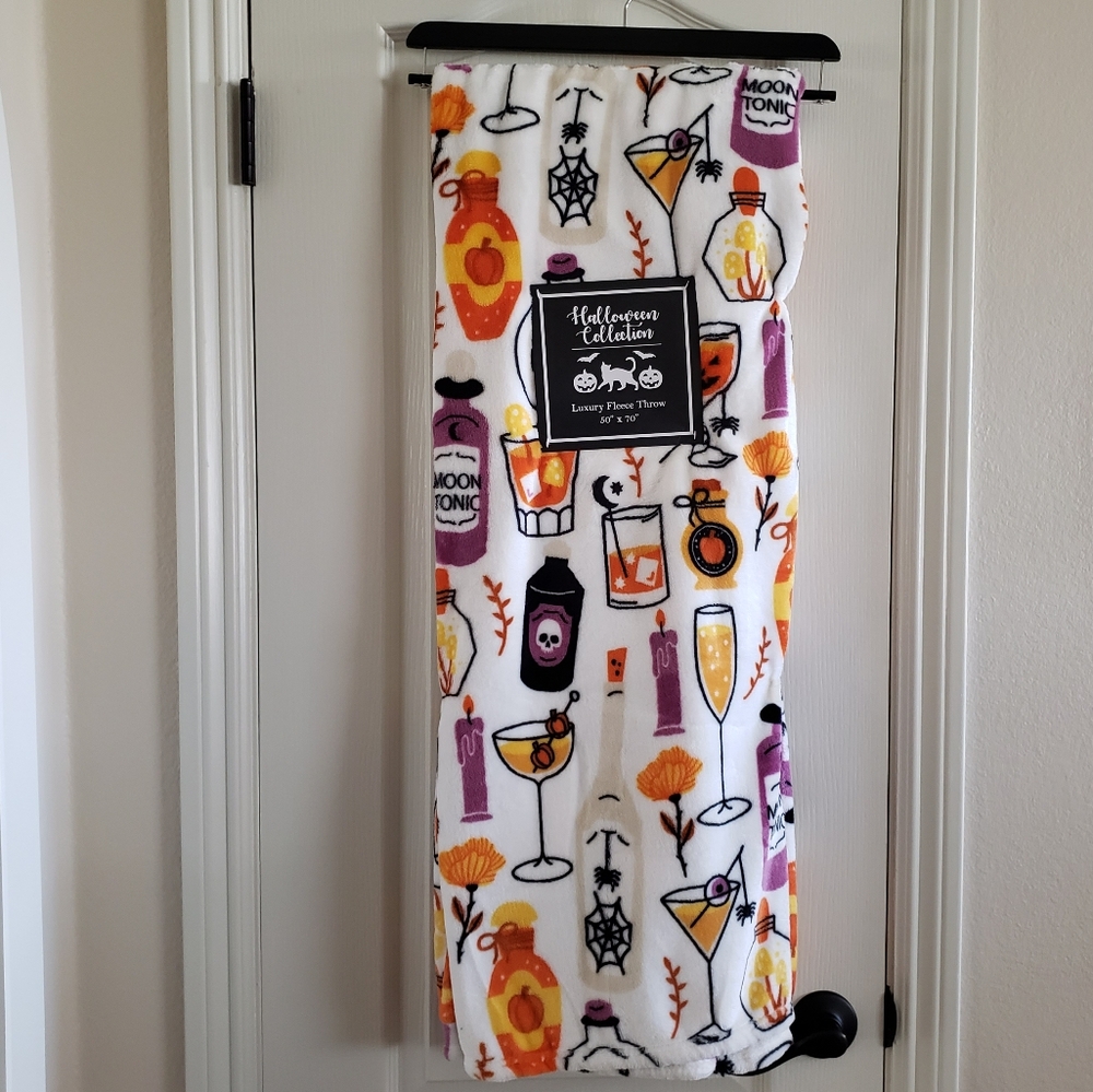 Halloween Collection Moon Tonic Cocktail Potion Throw Blanket 50x70 NWT